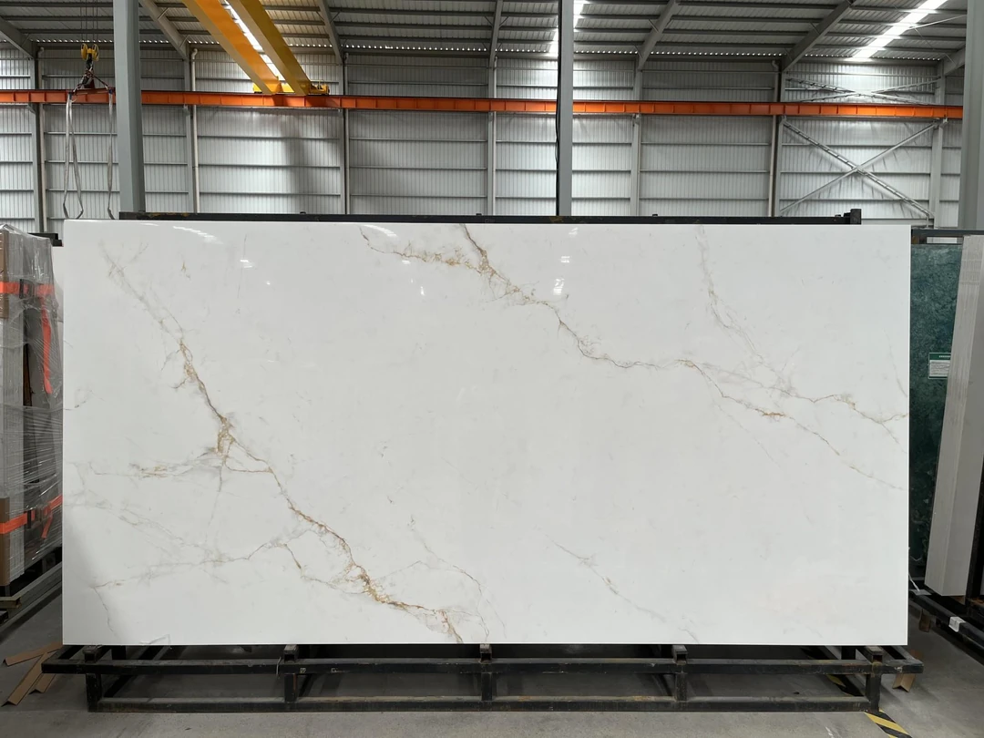 Vista principal de Ivory White