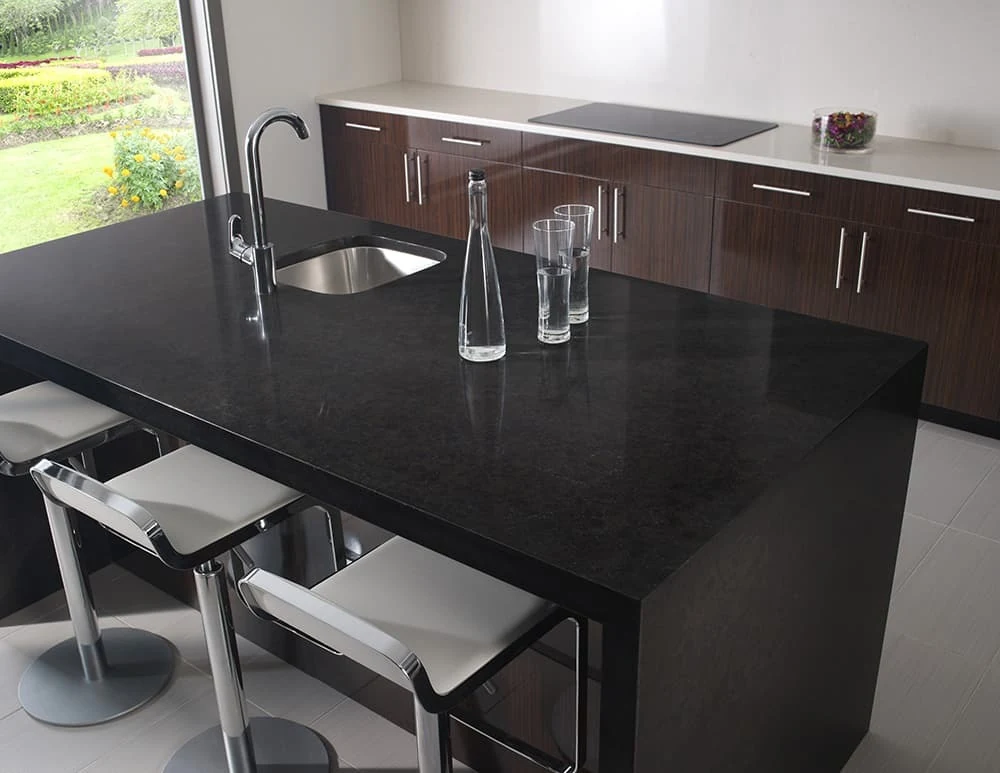 Superficie Negro Estelar Matte de Gomez Stone